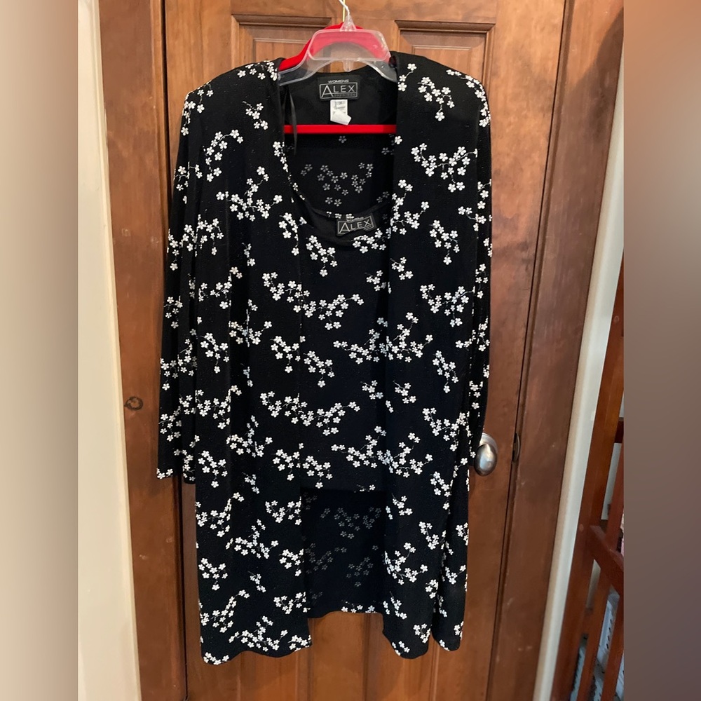 Alex Evenings Women’s Black and White Floral Cardigan/Duster and Tank Top